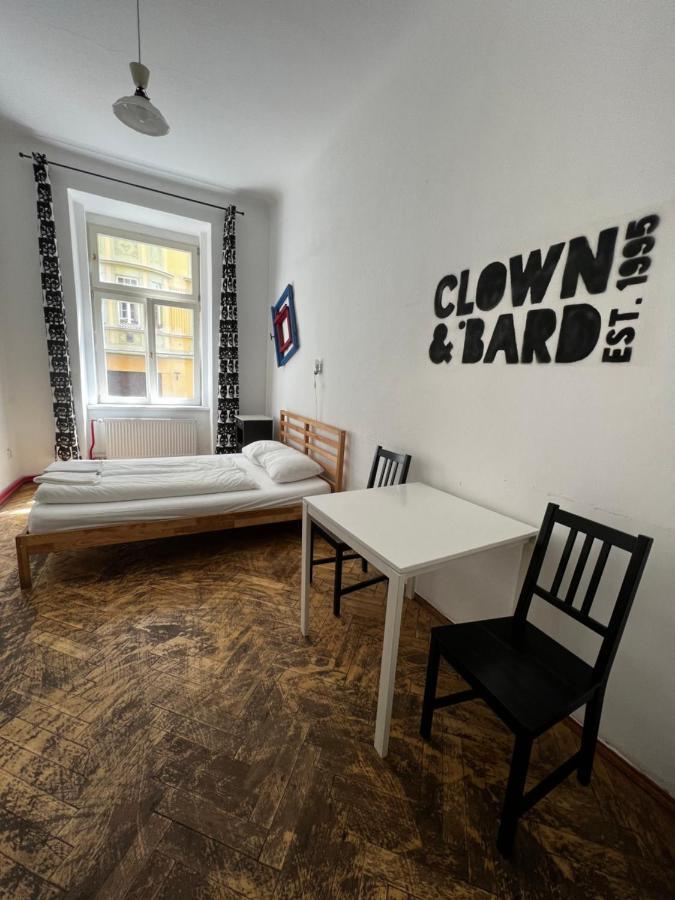 Clown And Bard Hostel Прага Екстер'єр фото