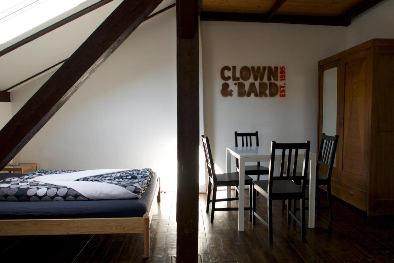 Clown And Bard Hostel Прага Екстер'єр фото